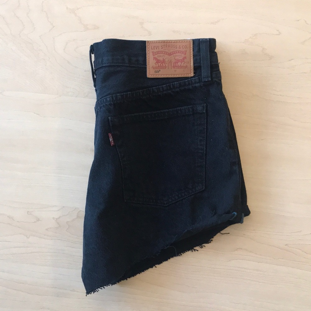 levi black shorts